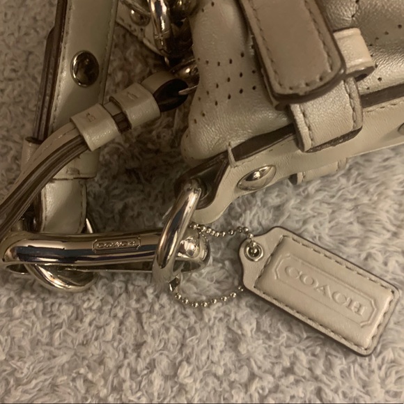 Coach Leather Logo Shoulder Bag in Pearled grey - Picture 5 of 16